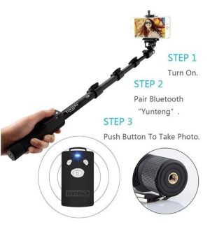 Monopod Yunteng 1288 extendido con control Bluetooth recargable.